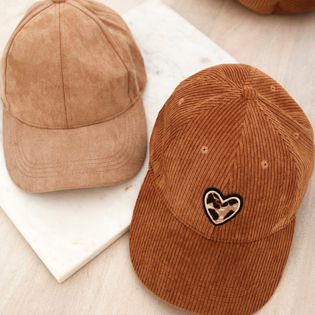 🧢 Casquette en Velours Côtelé – 💖 Cœur Léopard