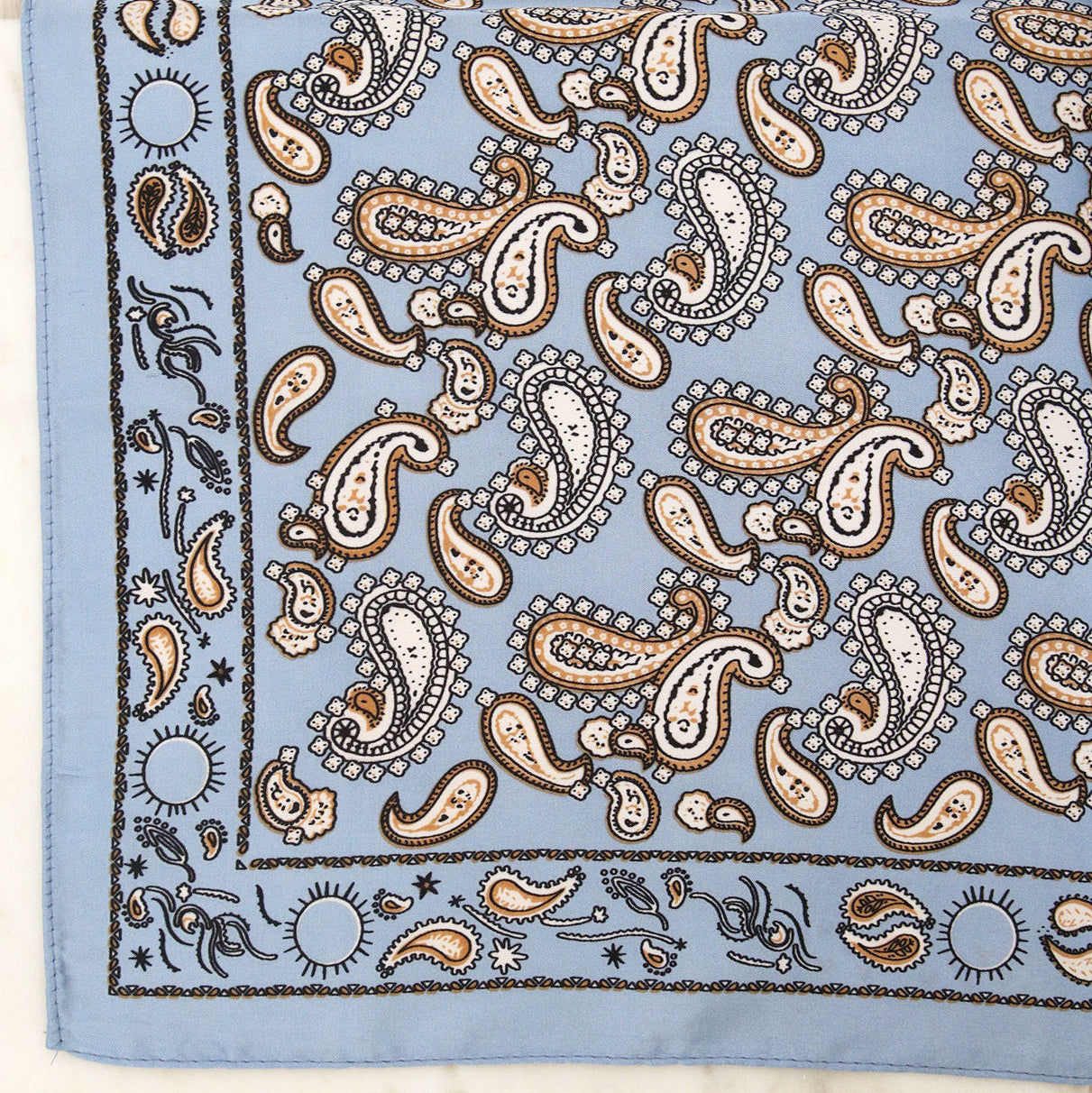 🧣 Carré 70x70 cm – Motif Cachemire Bleu & Beige 🌸