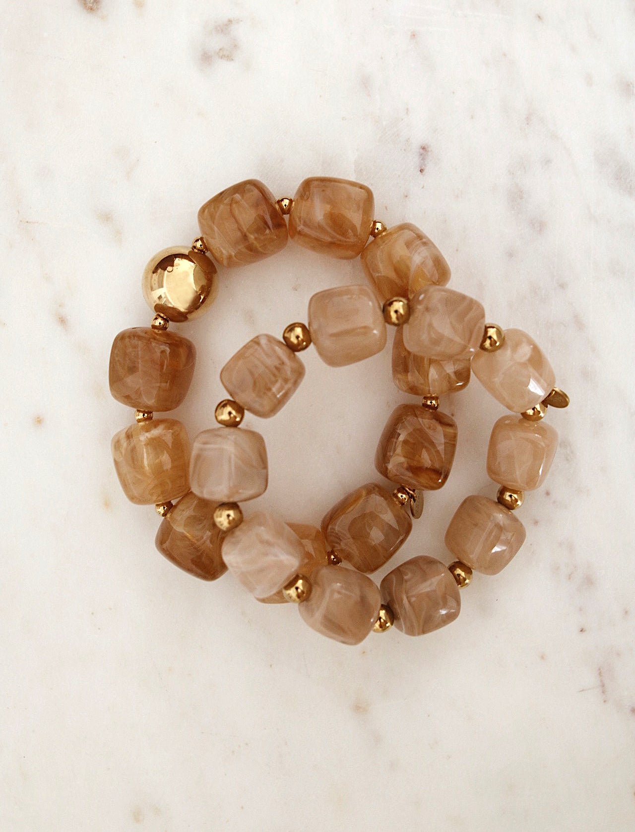 Bracelet Élastique Résine Beige & Perles  ✨