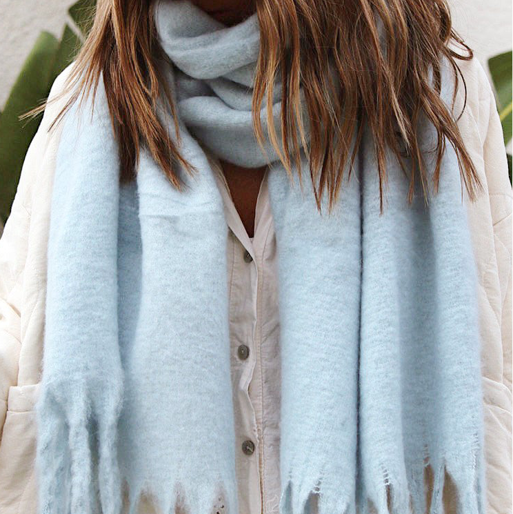 🧣 Écharpe Chaude Bleu Ciel – 70% Viscose & 30% Laine ❄️