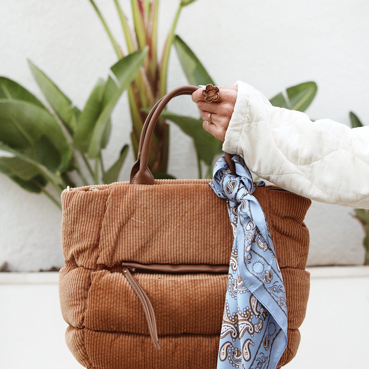 🧣 Carré 70x70 cm – Motif Cachemire Bleu & Beige 🌸